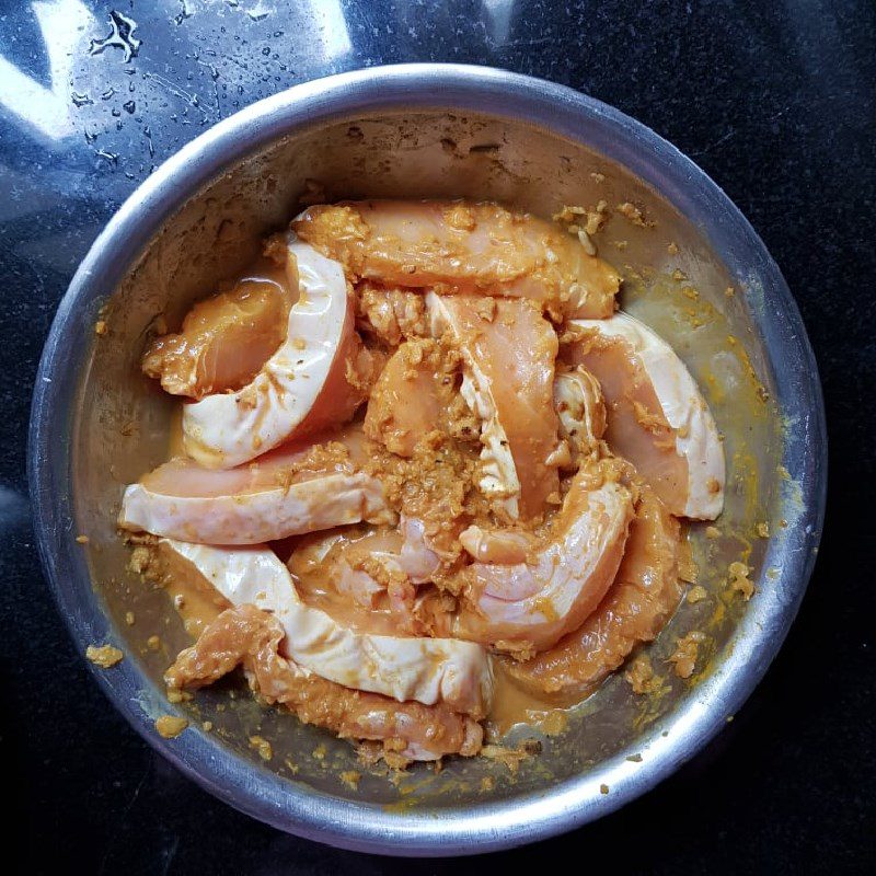 Step 1 Prepare the fish for La Vong fish cake