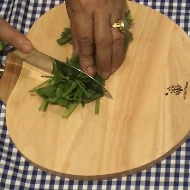 Step 1 Prepare the ingredients for stir-fried baby corn with bell pepper