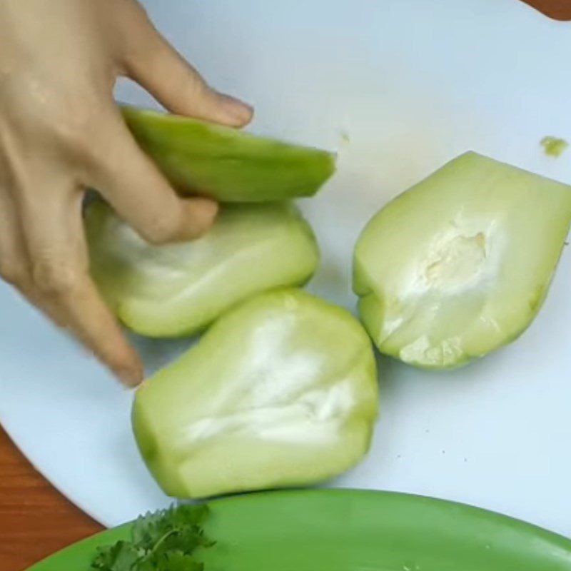 Step 3 Prepare chayote Chayote stir-fried with pig heart