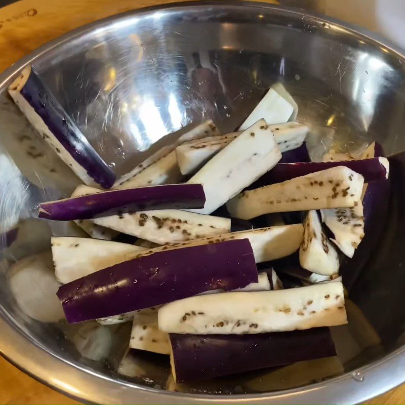 Step 1 Prepare the ingredients for Stir-fried Green Beans with Eggplant