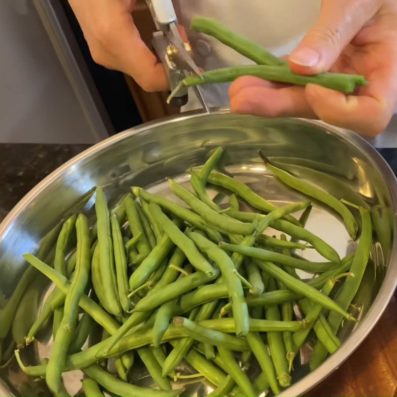 Step 1 Prepare the ingredients for Stir-fried Green Beans with Eggplant