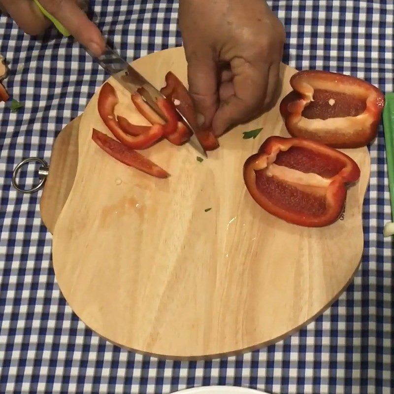 Step 1 Prepare the ingredients for stir-fried baby corn with bell pepper
