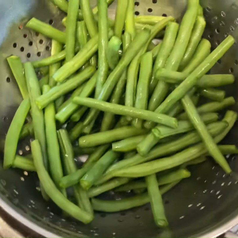 Step 1 Prepare the ingredients for Stir-fried Green Beans with Eggplant
