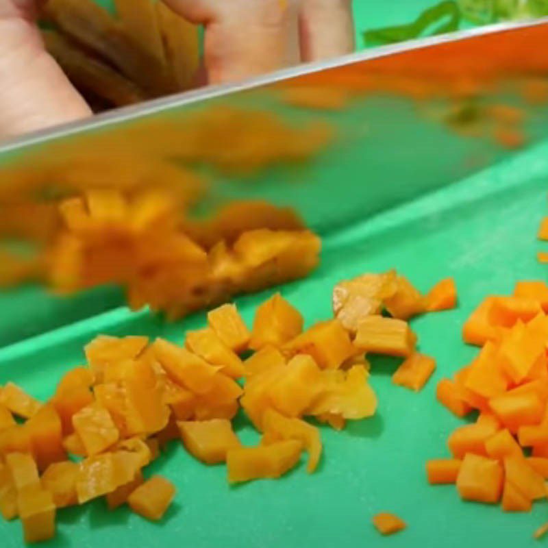 Step 3 Prepare the remaining ingredients for Southern-style vegetarian rice cake