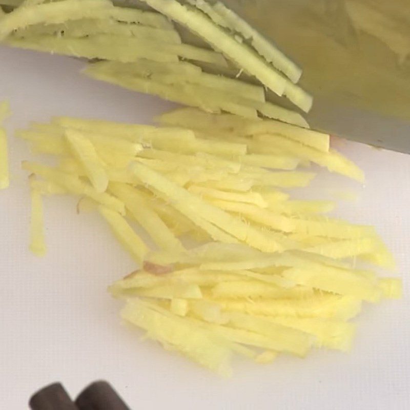 Step 2 Prepare other ingredients Stir-fried chicken with wild betel leaves