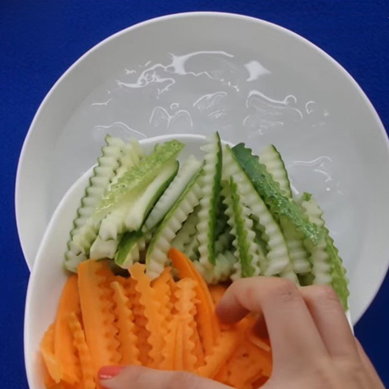 Step 3 Prepare other ingredients Shrimp and pork jelly salad