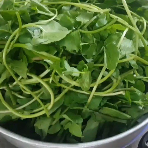 Step 2 Prepare the other ingredients for the herbal beef hot pot