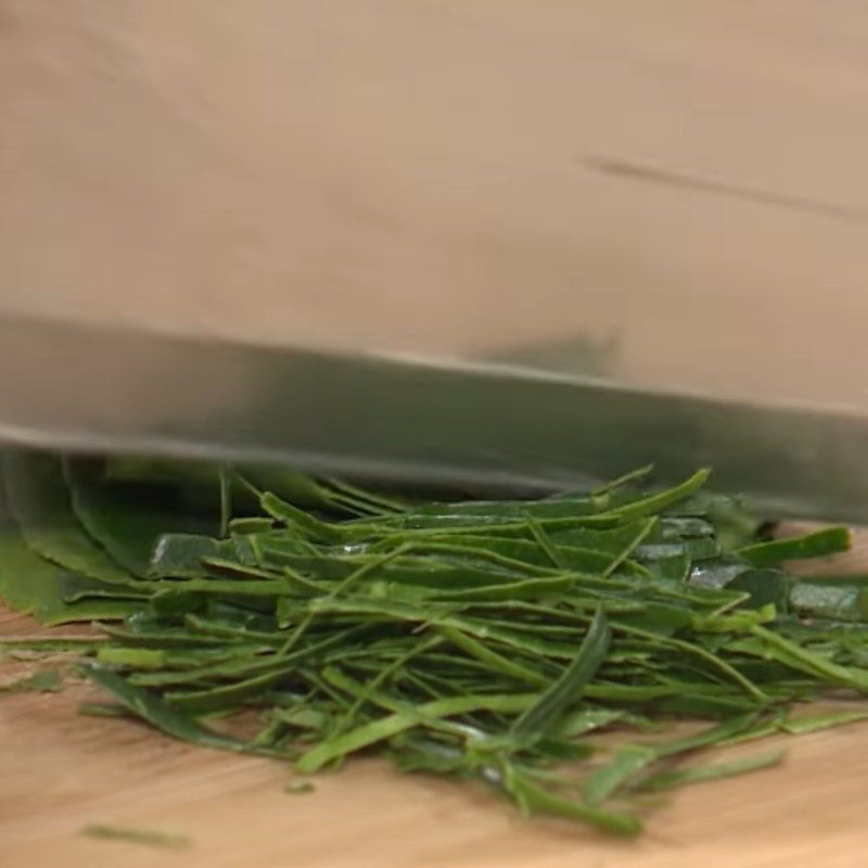 Step 2 Prepare other ingredients for Lemon Lemongrass Stir-fried Ribs