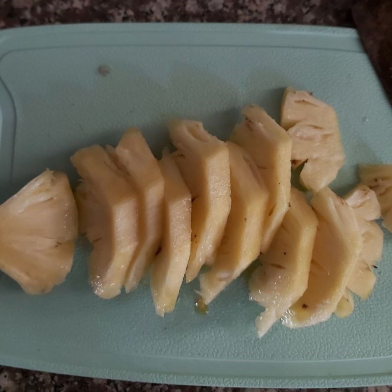 Step 2 Prepare other ingredients Sour soup with salmon head (recipe shared by a user)