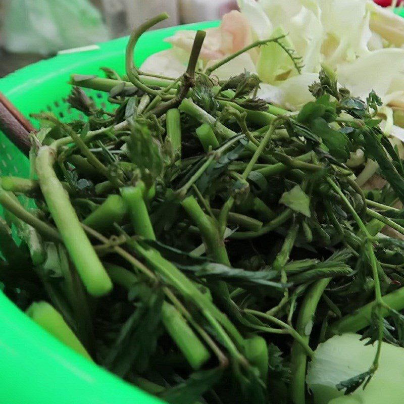 Step 2 Prepare other ingredients Sour fish soup with water lily