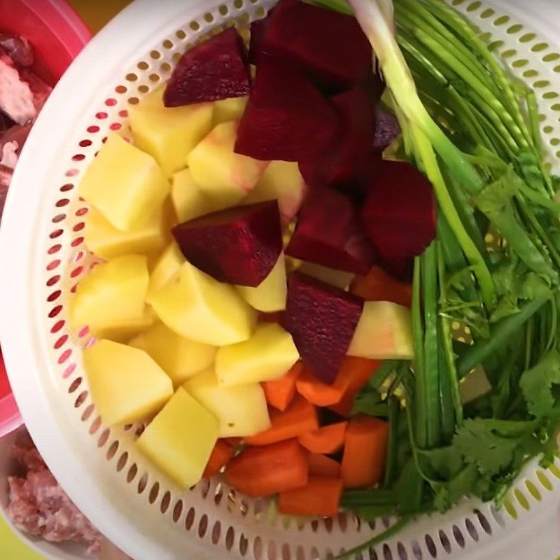 Step 2 Prepare other ingredients for Pork rib noodles with vegetables