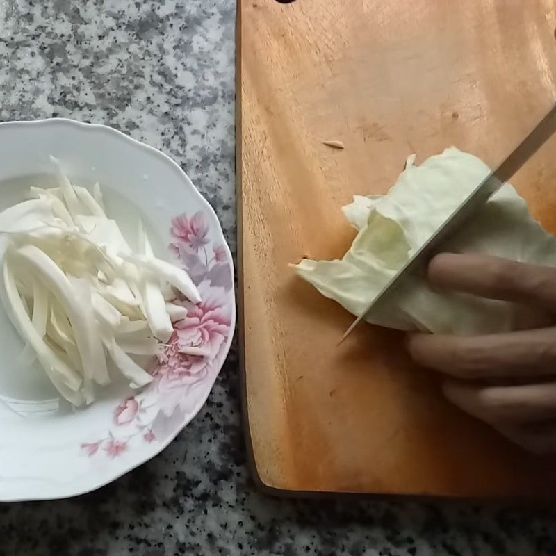 Step 2 Prepare other ingredients Chicken Sliced Dough Cake