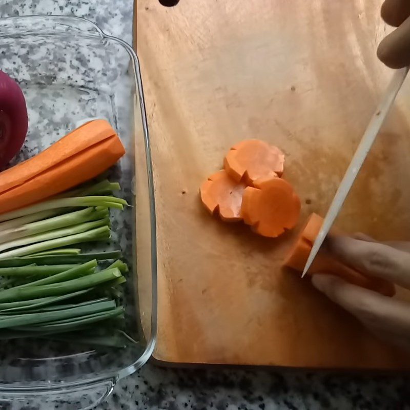 Step 2 Prepare other ingredients Chicken Sliced Dough Cake