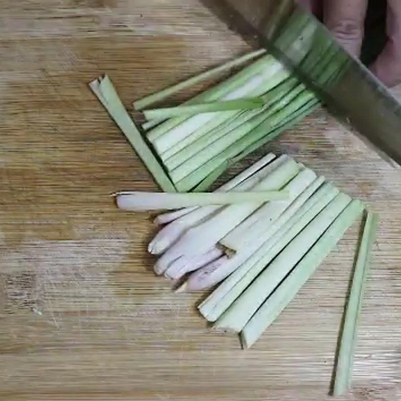 Step 2 Prepare the other ingredients for lemongrass buffalo hotpot