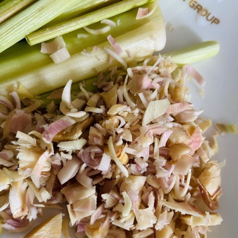 Step 2 Prepare other ingredients Steamed chicken with salt