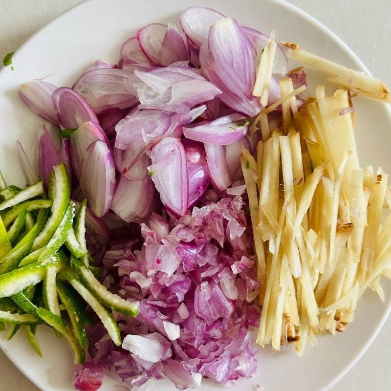 Step 2 Prepare other ingredients Steamed chicken with salt