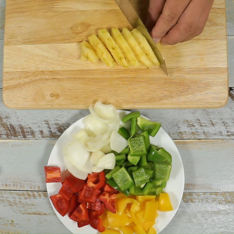 Step 2 Prepare the other ingredients Sweet and sour stir-fried oysters