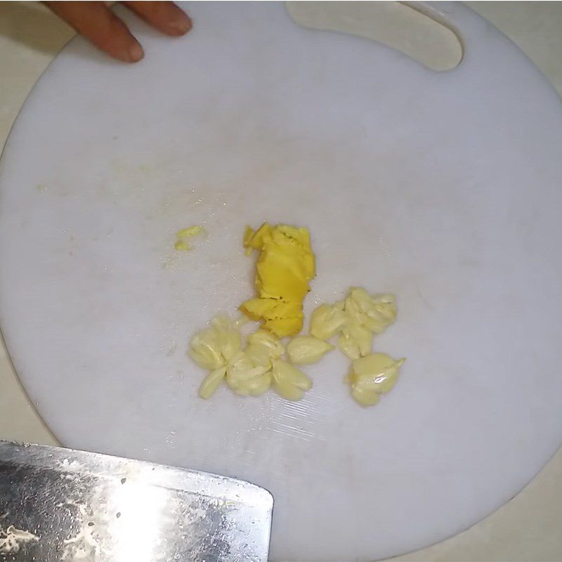 Step 2 Prepare other ingredients Buffalo meat stir-fried with onions