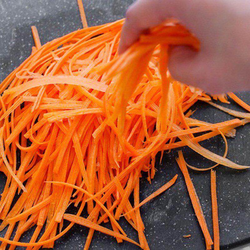 Step 2 Prepare other ingredients for stir-fried pickled onion