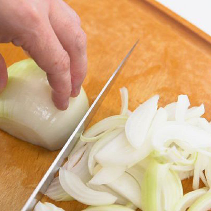Step 2 Prepare other ingredients for stir-fried pickled onion