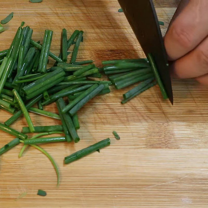 Step 2 Prepare other ingredients Duck intestines stir-fried with gourd and water spinach