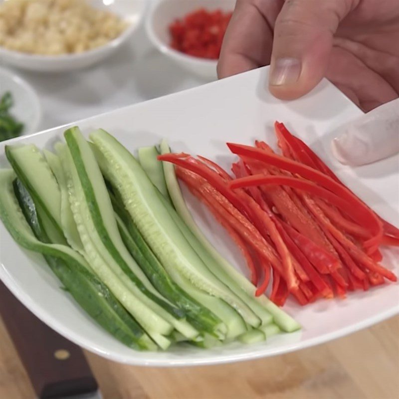 Step 2 Prepare the other ingredients for the fried spring rolls