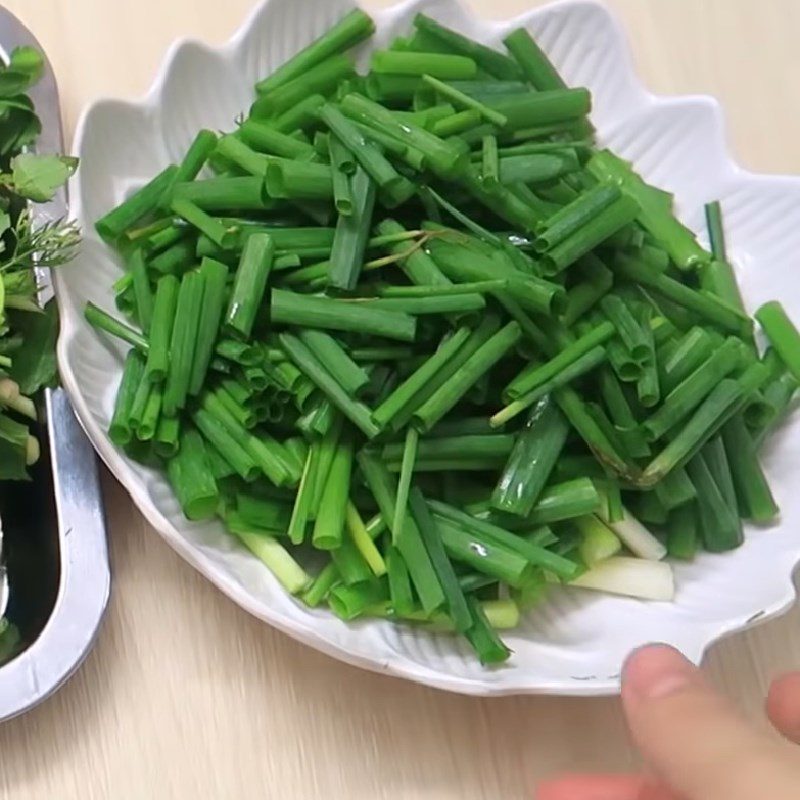 Step 2 Prepare other ingredients for carp hot pot