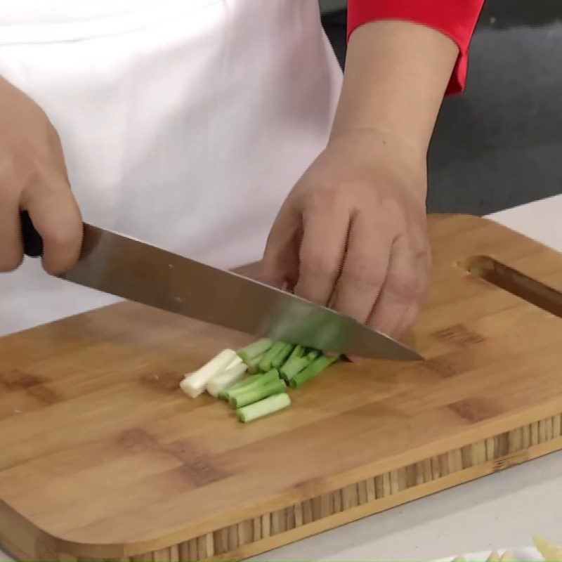 Step 2 Prepare other ingredients Chicken stewed with vegetables
