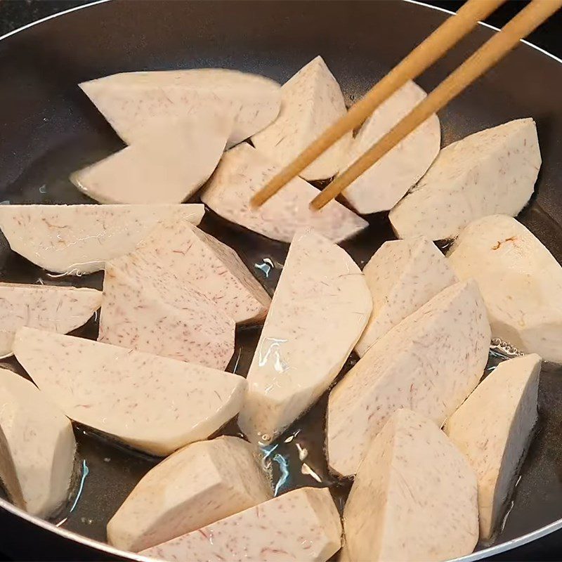 Step 2 Prepare other ingredients for roasted pork hotpot