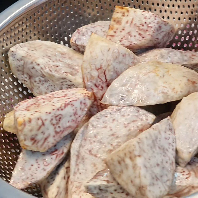 Step 2 Prepare other ingredients for roasted pork hotpot