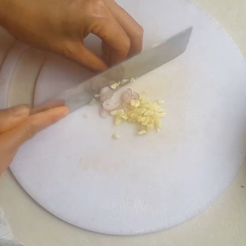 Step 2 Prepare other ingredients Dried shrimp with tomato sauce