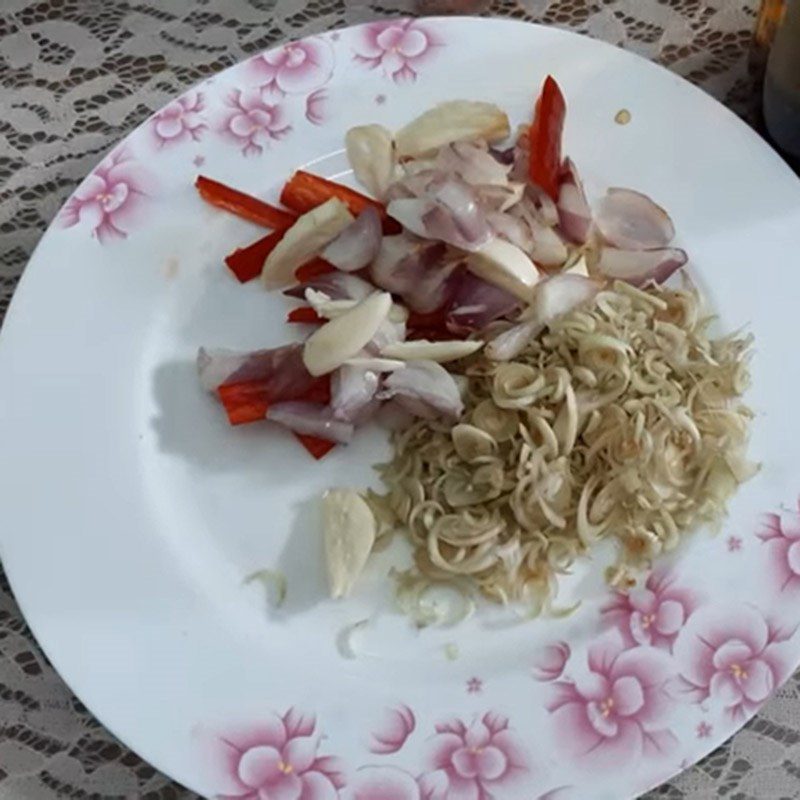 Step 2 Prepare other ingredients Pomelo fish grilled with salt and chili