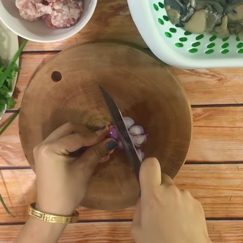 Step 2 Prepare the other ingredients Minced oyster meat
