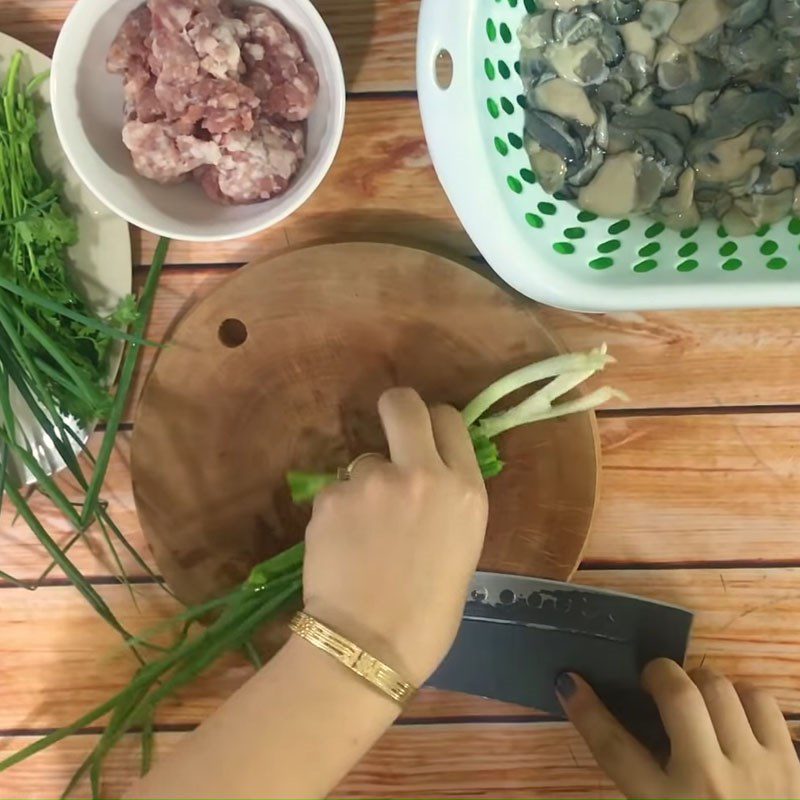 Step 2 Prepare the other ingredients Minced oyster meat