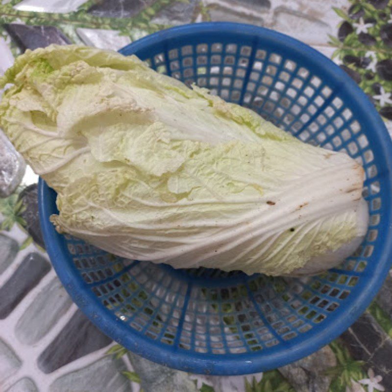 Step 2 Preparing other ingredients for stir-fried pork with napa cabbage