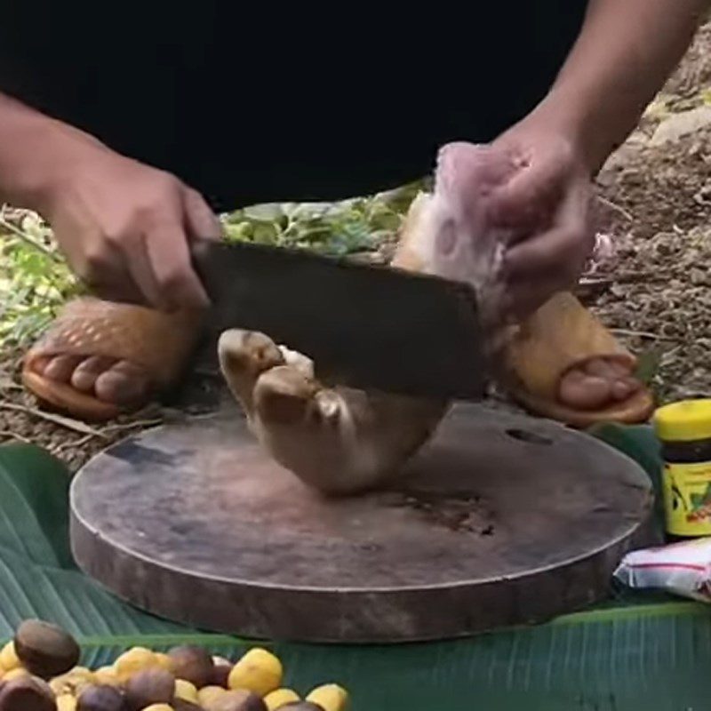 Step 1 Prepare the pork leg Stewed pork leg with chestnuts