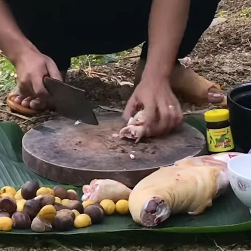 Step 1 Prepare the pork leg Stewed pork leg with chestnuts