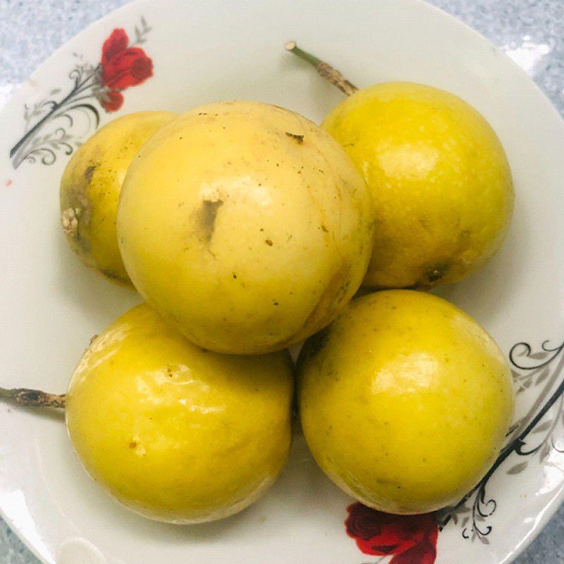 Step 1 Prepare the passion fruit for Passion Fruit Smoothie
