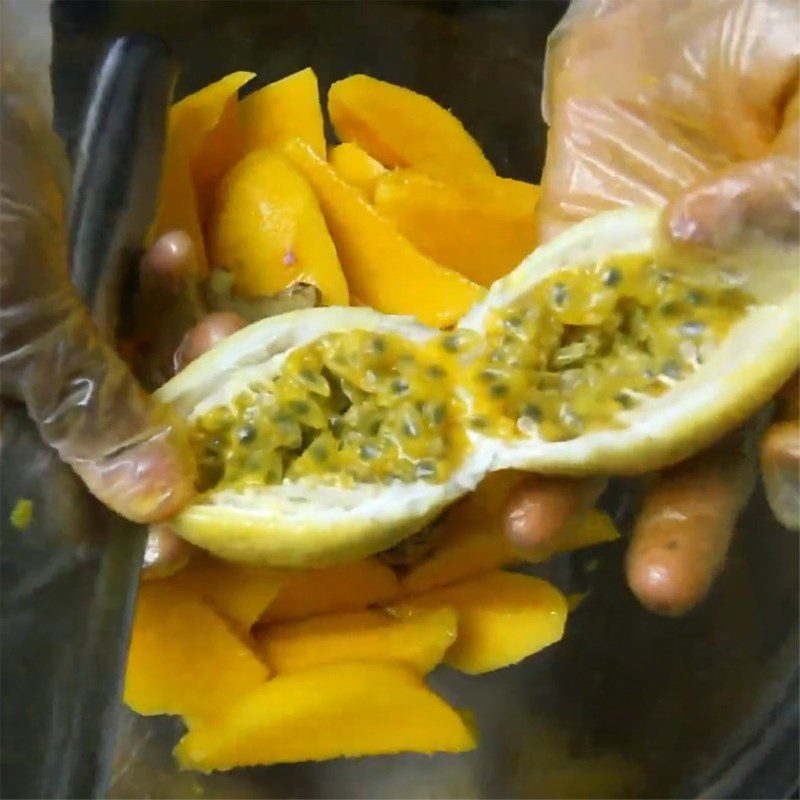 Step 1 Prepare passion fruit and mango Passion fruit mango juice
