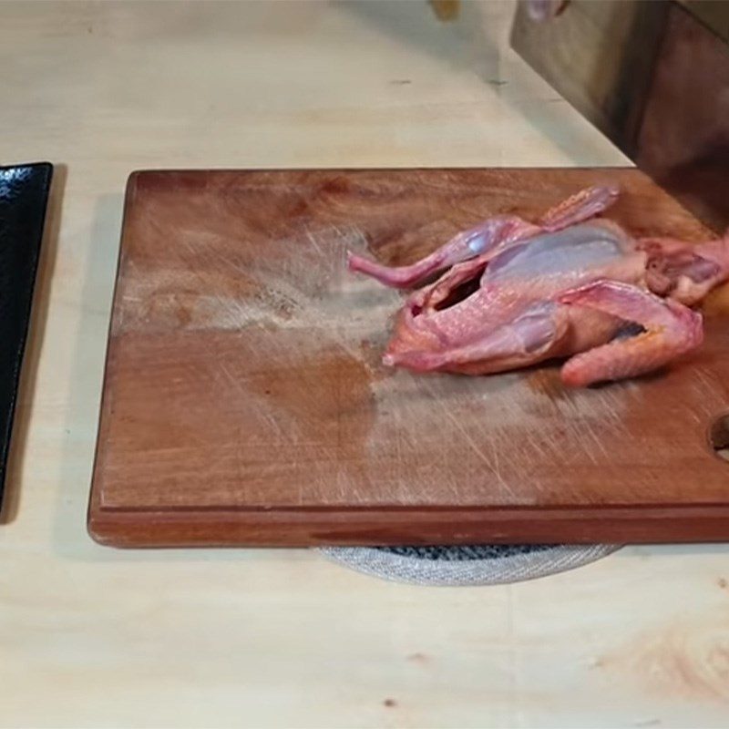 Step 3 Prepare the pigeon Pigeon sticky rice