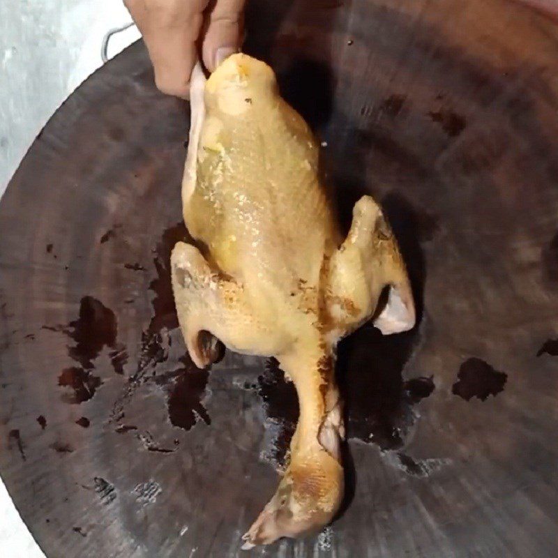 Step 1 Prepare the pigeon Stir-Fried Pigeon with Vermicelli
