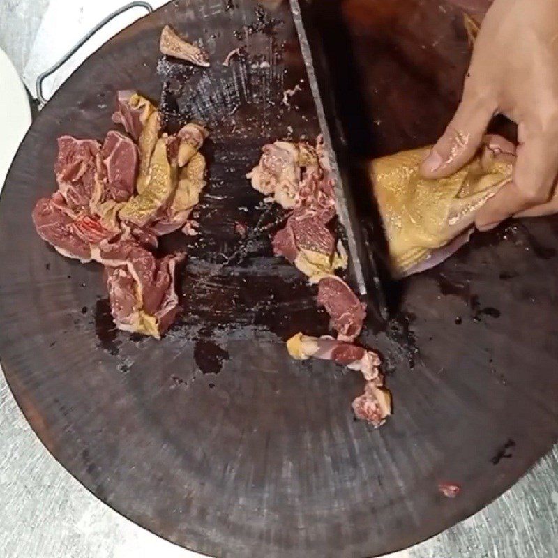 Step 1 Prepare the pigeon Stir-Fried Pigeon with Vermicelli