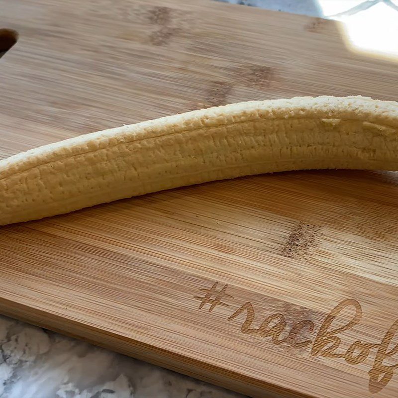 Step 1 Prepare the banana Dried banana with garlic powder