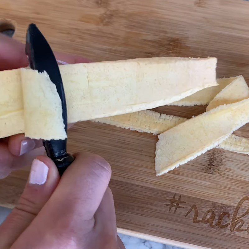 Step 1 Prepare the banana Dried banana with garlic powder