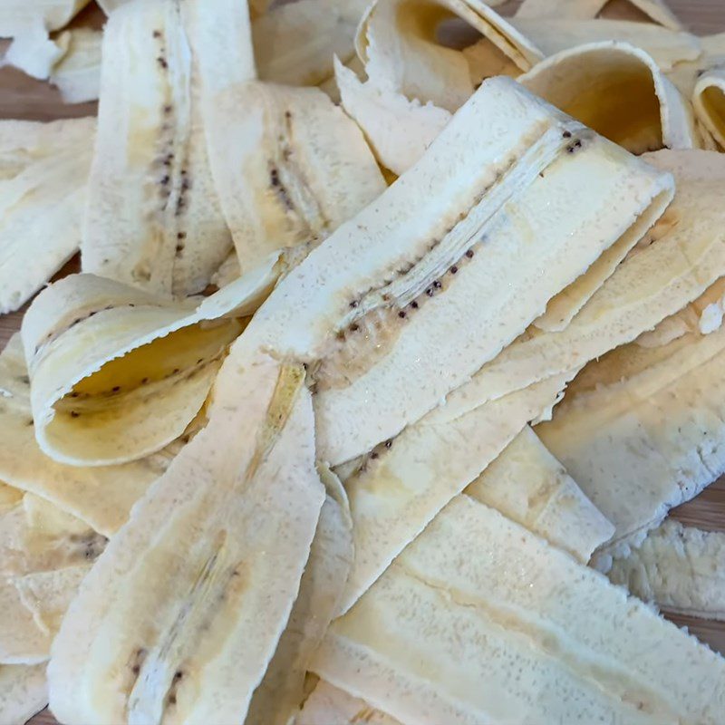 Step 1 Prepare the banana Dried banana with garlic powder