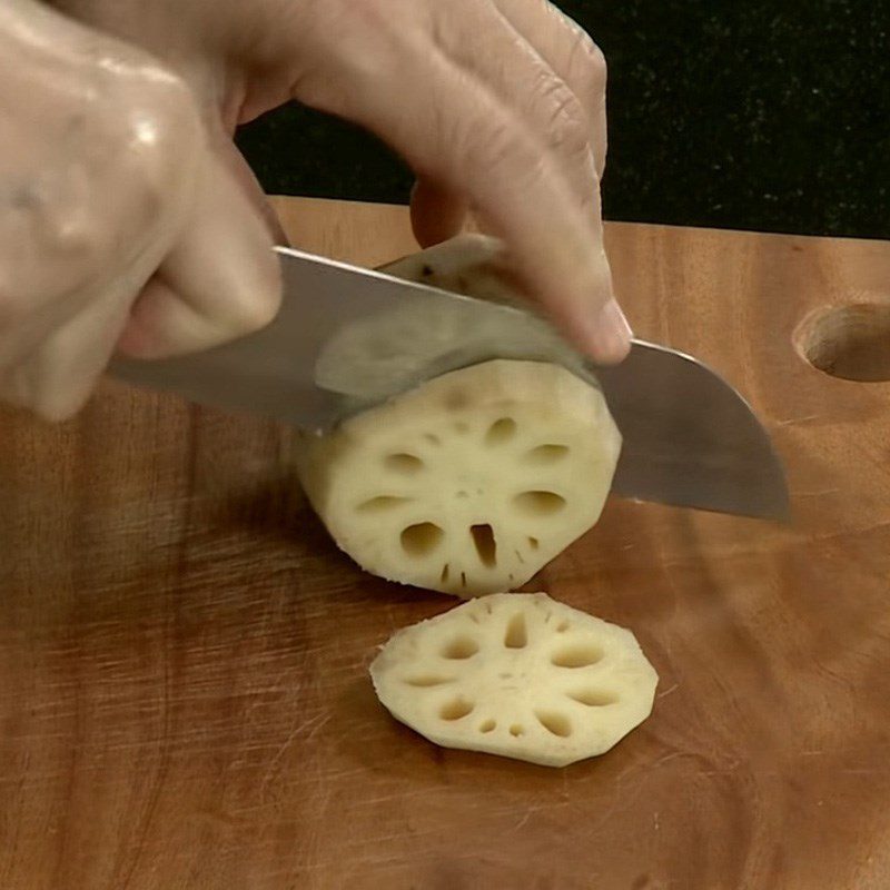 Step 1 Prepare the lotus root Crispy Fried Lotus Root with Sweet and Sour Sauce
