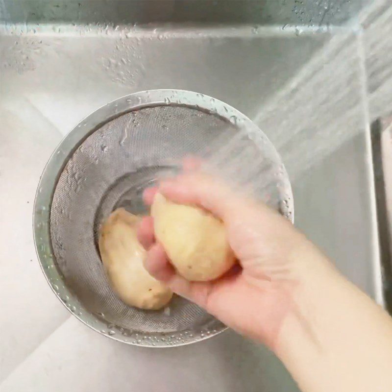 Step 1 Prepare the Lotus Root for Lotus Root Dessert