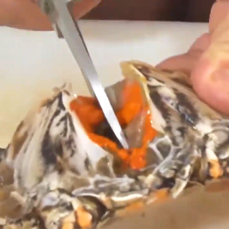 Step 1 Prepare the Crab for Crab Soup
