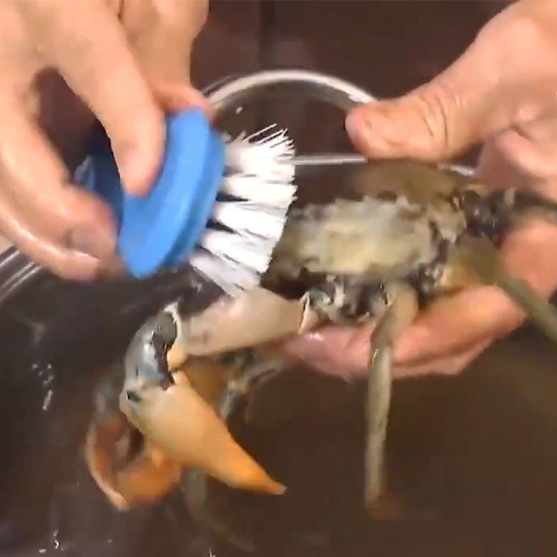 Step 1 Prepare the Crab for Crab Soup