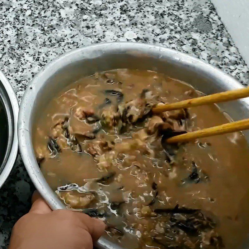 Step 1 Prepare the crabs for Crab Soup with Various Ingredients